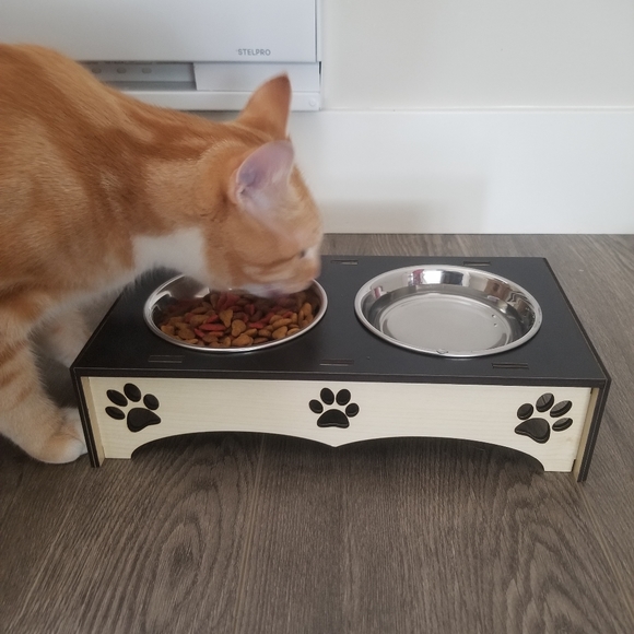 Pet feeding bowls and wood holder - Picture 2 of 2